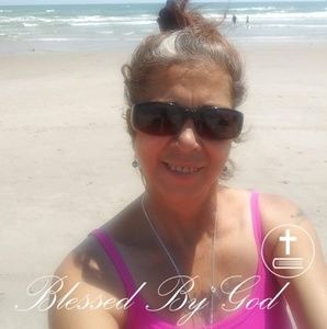 Meet your Posher, Alicia elma